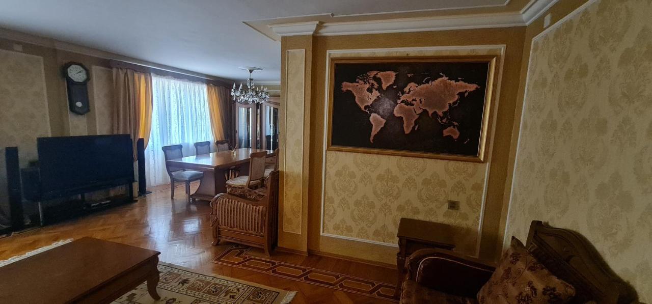 Gold Wall Apartment Baku Bagian luar foto